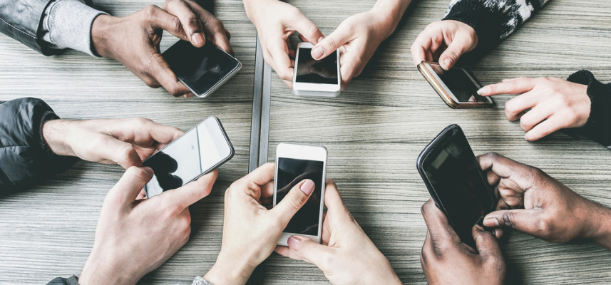 Mengulik Perkembangan Penggunaan Smartphone di Indonesia - GoodStats