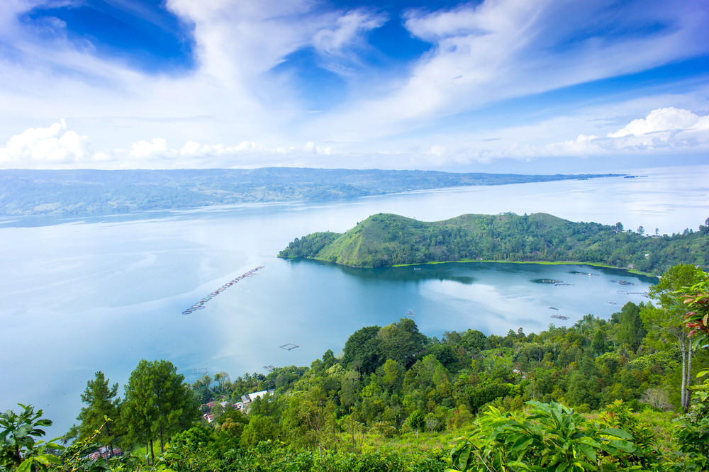 10 Danau Terluas Di Indonesia - GoodStats